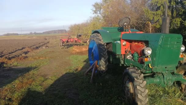 Old Tractor Agricultural Field Autumn — Stockvideo