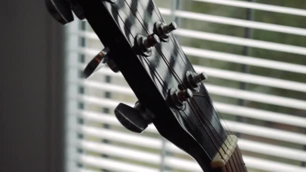 Tuning Mechanism Black Acoustic Guitar Window — Stockvideo