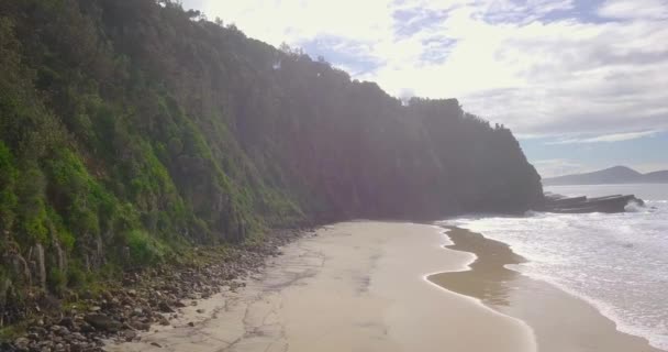 Stunning Aerial Morning Flight Lonely Beach High Cliffs Australia — Stockvideo