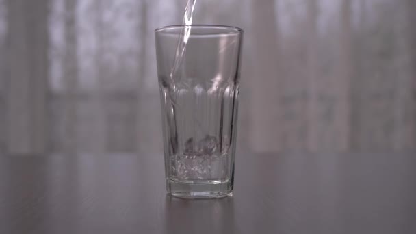 Pouring Mineral Water Tall Glass Slow Motion Straight Ahead Shot — Video Stock