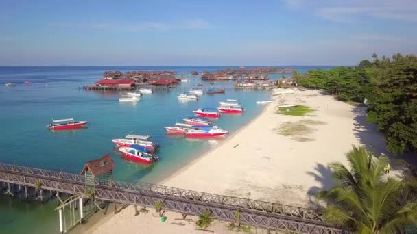Aerial Flight Tropical Beach Boats Huts Mabul Malaysia — Stock Video