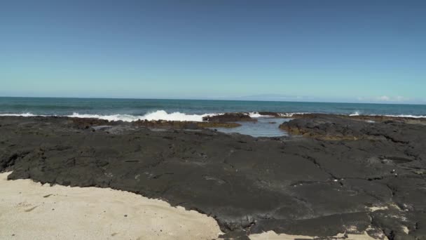 Waves Hitting Black Lava Rock Formations Hawaiian Island — Stockvideo