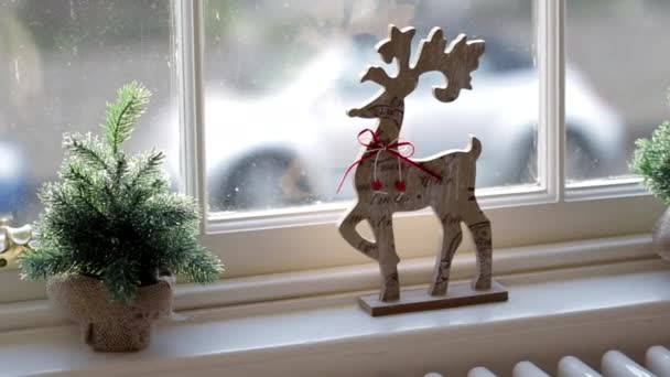 Macro Footage Christmas Decorations Christmas Reindeer Windowsill Shallow Focus — Vídeo de Stock