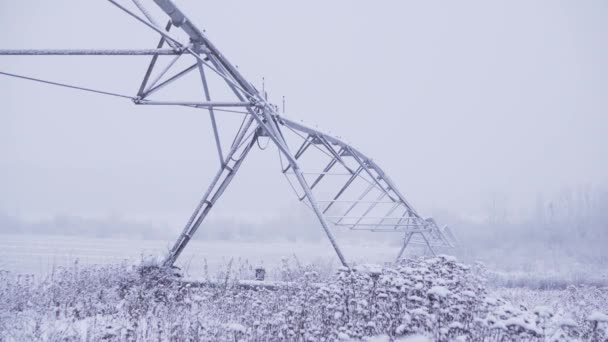 Shot Center Pivot Irrigation Equipment Open Farm Field Blizzard Snowstorm — Video Stock