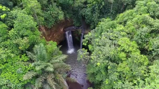 High Waterfall Pond Hidden Jungle Top Drone Shot — Vídeo de Stock