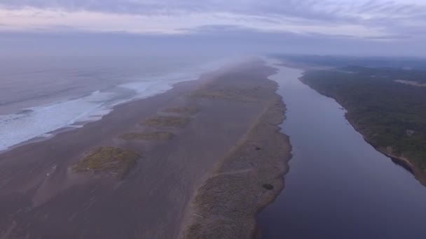 Aerial Drone Video New River Southern Oregon Running Parallel Pacific — 图库视频影像