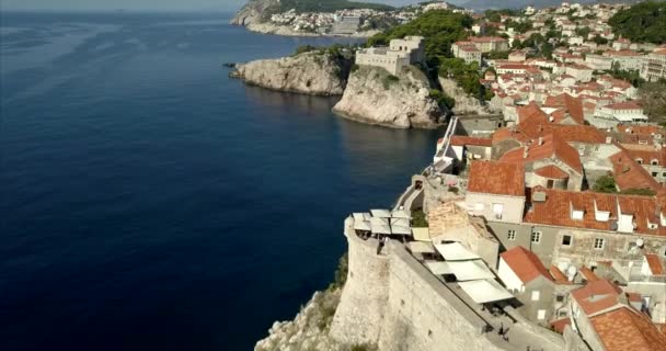 Dubrovnik Old Town City Walls Coast Line Camera Passes Walls — ストック動画