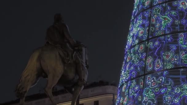 Christmas Tree Decorations Puerta Del Sol Madrid Night — Stockvideo