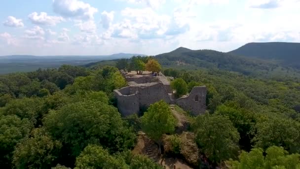 Ερείπια Του Drgelyvr Castle Drgely Στην Επαρχία Ngrd Της Ουγγαρίας — Αρχείο Βίντεο