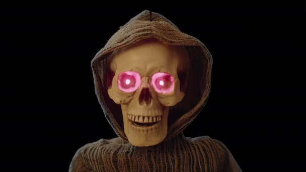 グリムリーパーブラックヴォイドを背景に笑ってハロウィンの装飾 — ストック動画