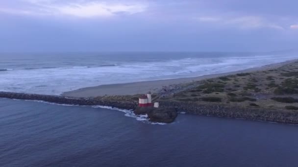 Záběry Majáku Coquille River Pořízené Během Západu Slunce Kde Tichý — Stock video