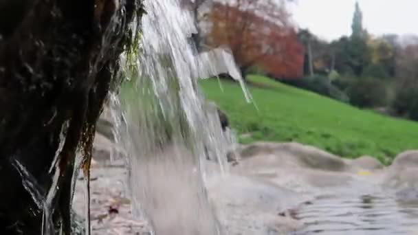 Small Water Stream Flowing Cascade Foreground Paris Buttes Chamont Hill — Stock Video