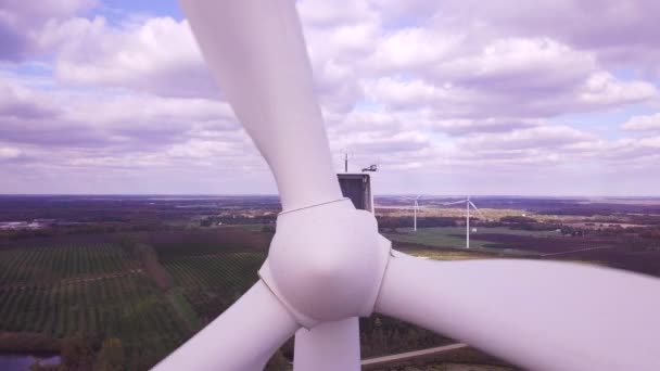 Luftaufnahme Von Windkraftanlagen Die Erneuerbare Energien Erzeugen Aufnahmen Von Windkraftanlagen — Stockvideo