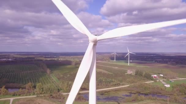 Rüzgar Türbininin Hava Görüntüsü Yeşil Yenilenebilir Enerji Yaratıyor Kamera Görüntüsü — Stok video