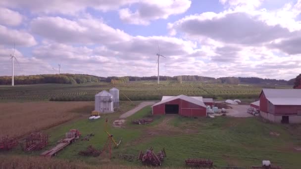 Aerial Footage Flying Farmland Red Barns Steel Silos Conveyers Drone — Vídeo de stock
