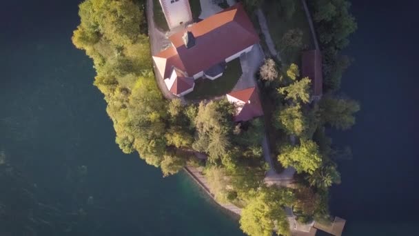 Widok Lotu Ptaka Jezioro Bled Island Słowenii Położony Pobliżu Parku — Wideo stockowe