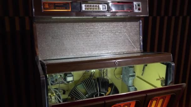 Close View Opened Vintage Jukebox 70S — Stockvideo