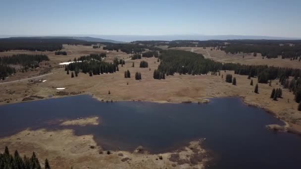Panning Aerial Shot Grand Mesa Snow Melt Lakes Colorado Flat — Stockvideo
