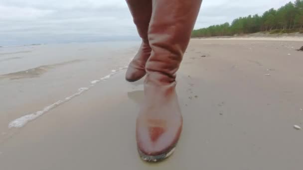 Girl Wearing Brown High Boots Jean Walking Baltic Sea Coast — Stockvideo