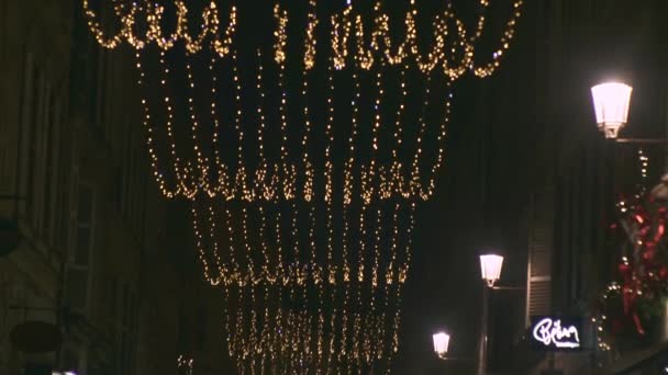 Красивый Рождественский Свет Дующий Сверкающий Ночью Освещающий Улицы Меца Франции — стоковое видео