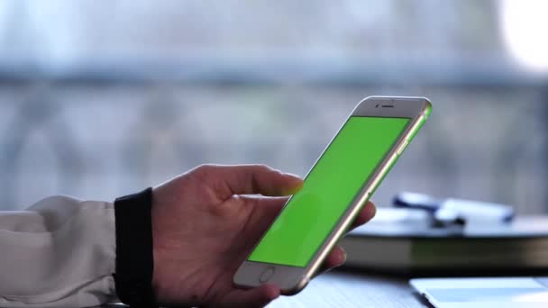 Left Hand White Shirt Scrolling Clicking Smartphone Green Screen — 图库视频影像
