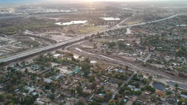 Drone Getting Aerial Footage 210 Freeway Wheatland Lake View Terrace — Vídeo de Stock