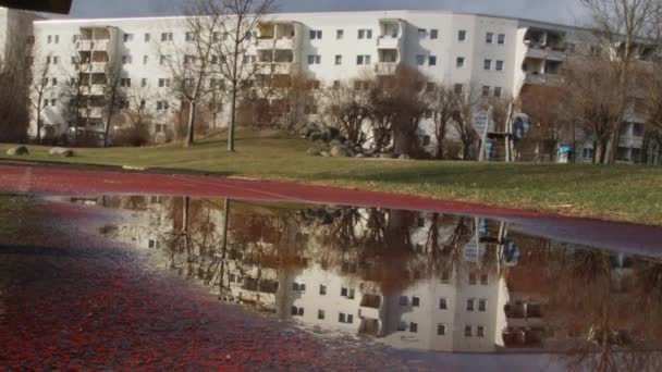 Sunny Puddle Reflection Building Eastern Berlin Suburb Germany — Stockvideo