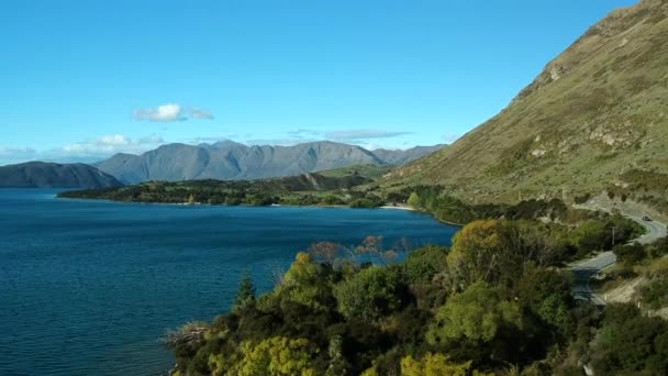 Aerial Shot Lake Wanaka Car Drives Road Right Side — Stockvideo