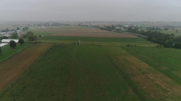 Drone Ariel View Amish Farm Lands Amish Farmer Harvesting Fog — Αρχείο Βίντεο