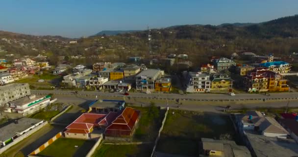 City Drone Shot Road Houses Tower Telecom Internet Clean Green — стоковое видео