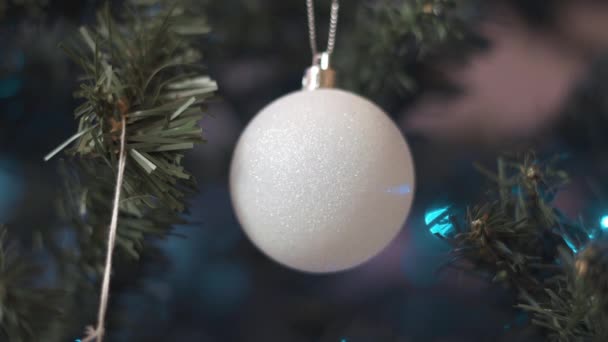 Snowball Bauble Christmas Tree — Αρχείο Βίντεο