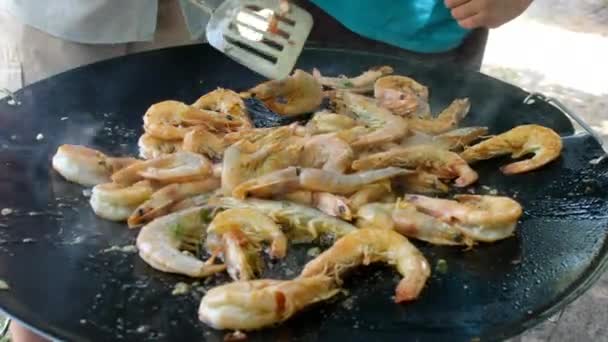 Prawns Shrimps Being Cooked Outdoor Gas Powered Skottle Pan Tossed — Video Stock
