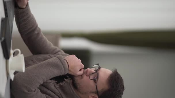 Man Glasses Beard Working Computer Very Concentrated Also Cup Coffee — Stockvideo