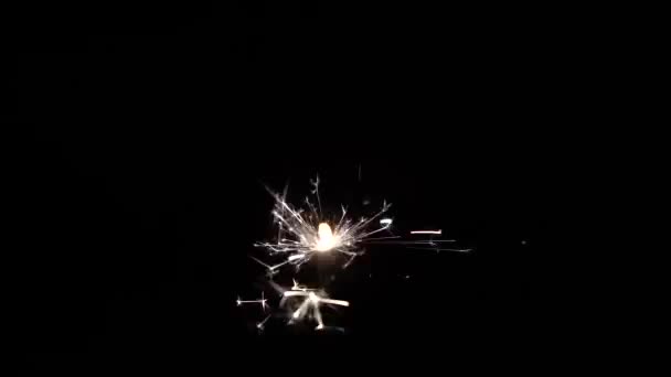 Slowly Sparking Sparkler Dark Room — стоковое видео
