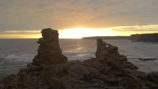 Aerial Shot Flying Right Two Peaks Eagles Nest Sunset Victorian — Stok video