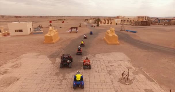 Aerial Shot Close Group Quads Desert Ouarzazate Morocco — Wideo stockowe