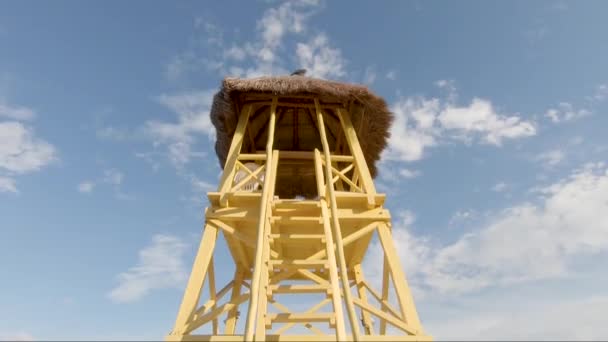 Looking Bright Yellow Watch Tower Tropical Beach Footage Slow Motion — Video