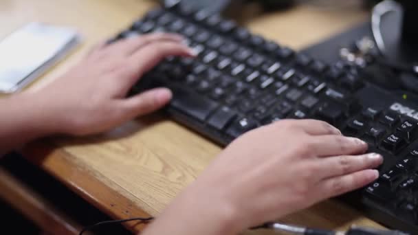 Lady Keyboard Typing Close Hands Shot — Stok video