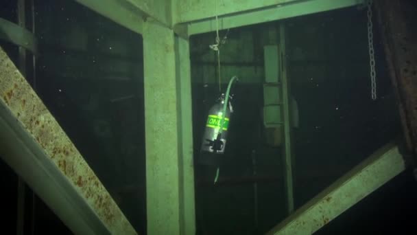 Safety Tank Flooded Nuclear Silo Dive — 图库视频影像