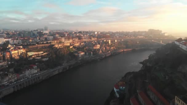 Vista Aérea Del Río Duero Ciudad Oporto Portugal Atardecer Amanecer — Vídeo de stock