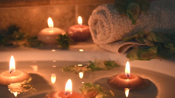 Relaxing Spa Background Candles Floating Bath Water Some Green Petals — Vídeo de Stock