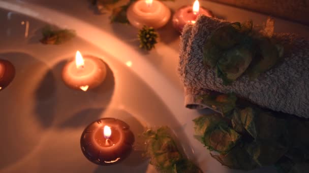 Relaxing Spa Background Candles Floating Bath Water Some Green Petals — Vídeo de Stock