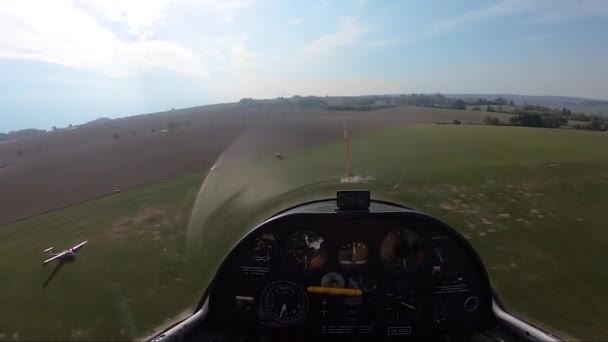 Ponto Vista Piloto Cockpit Planador Voando Baixo Acima Dos Campos — Vídeo de Stock