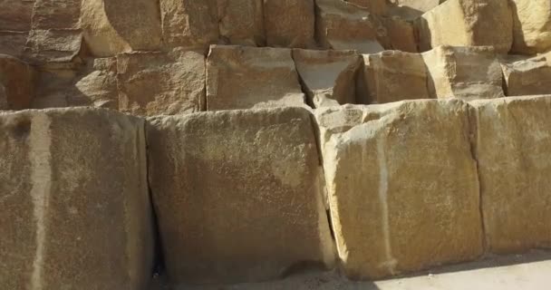 Büyük Giza Piramidinin Tabanına Doğru Sabit Çekim Devam Ediyor Güneşli — Stok video