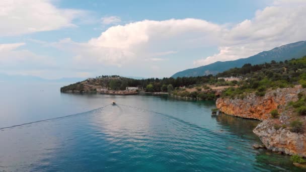 Aerial Shot Macedonia Coast Clif Beautiful Water Ohrid Lake Southern — Stok video