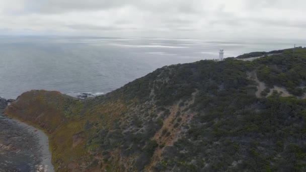 Aerial Lonely Lighthouse Top High Cliff Overlooking Big Ocean Dark — Video Stock