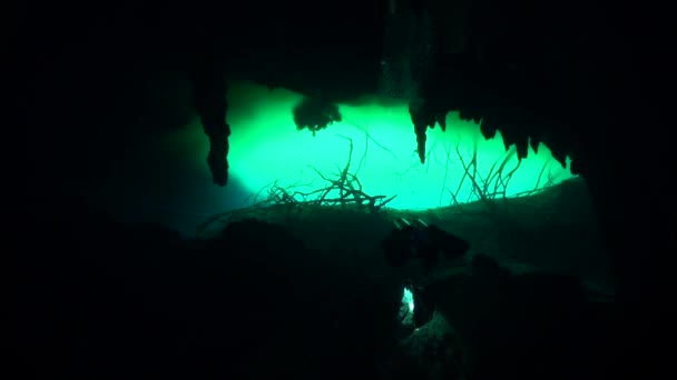 Cave Diver Wraps Line Continues — Stock videók