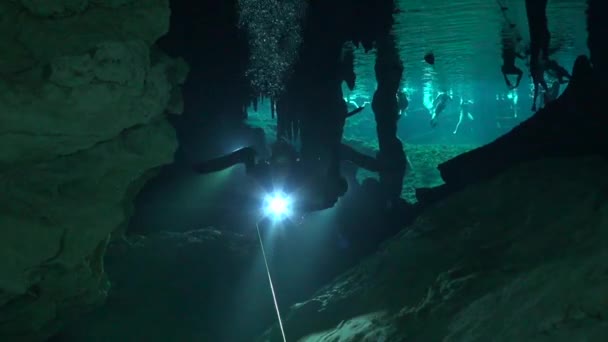 Cave Divers Approach Cenote — Wideo stockowe