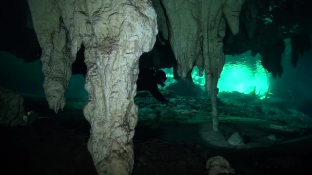 Cave Diver Large Speleothems Surface — Stock Video