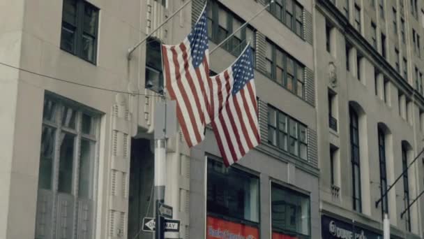 Slow Motion United States Flag Hanging Buildings Wall Street District — Vídeo de Stock